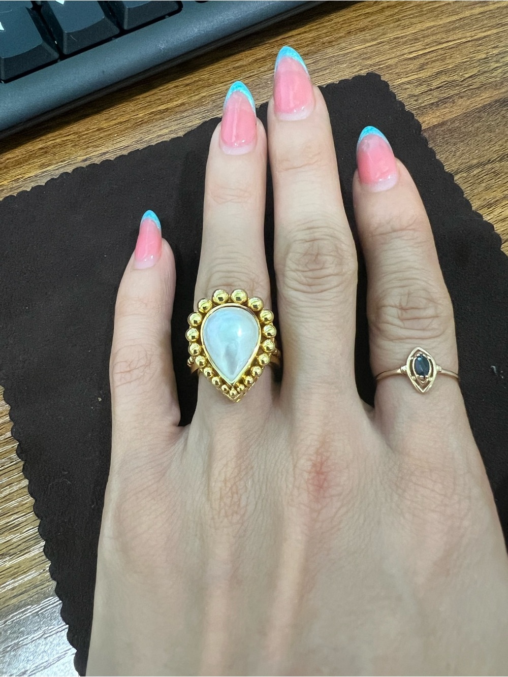 Lois Hill size 7 925 MOP ring